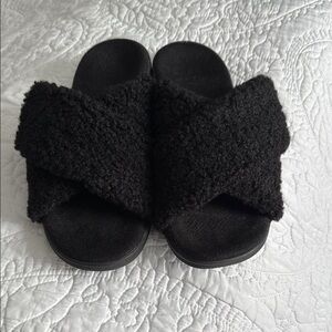 Vionic Fuzzy Slippers